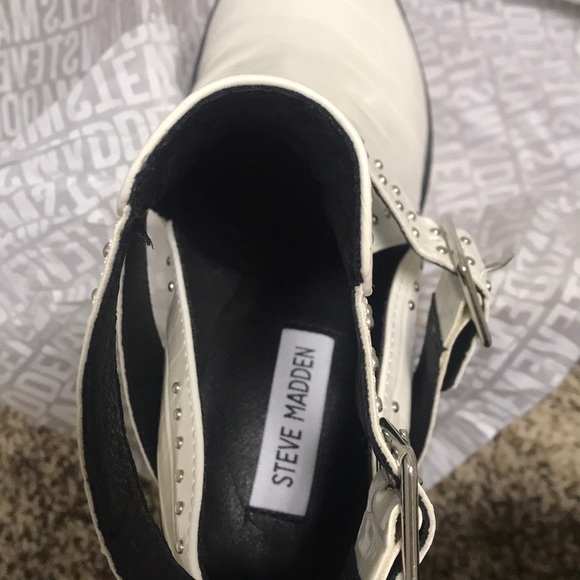 COPY - Steve Madden Andy White Croc Bootie - Picture 4 of 5